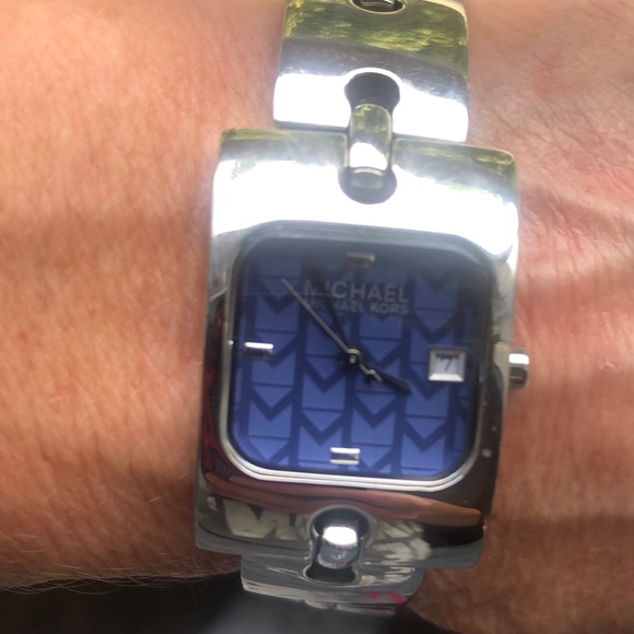 Michael Kors Purple Face Watch - Picture 5 of 7